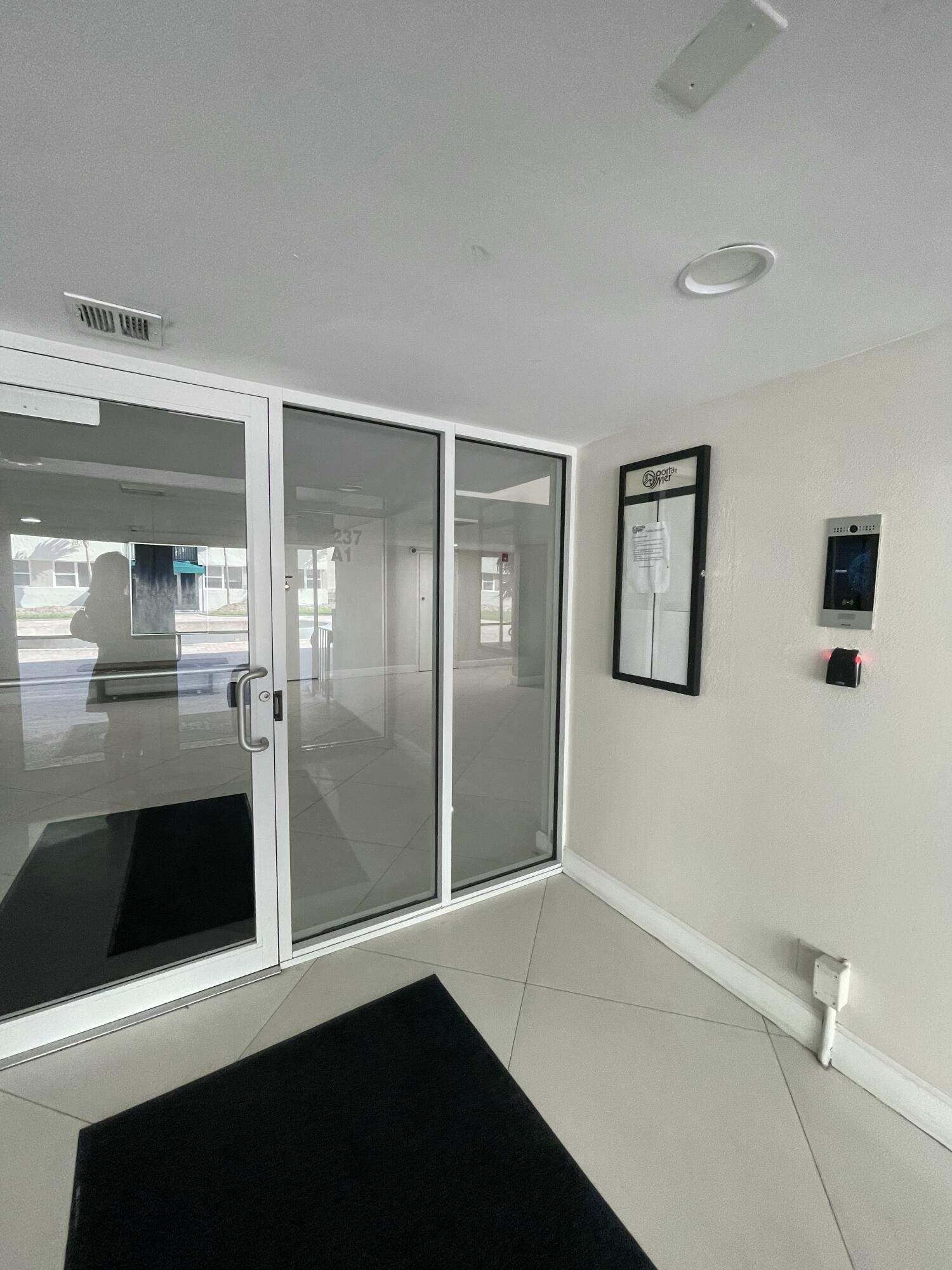 PORT DE MER CONDO - Residential Lease