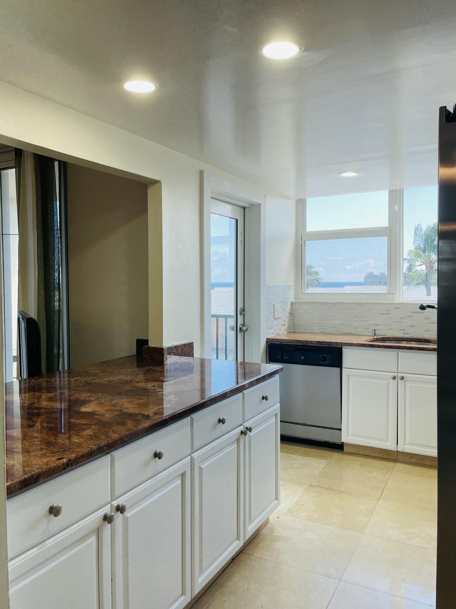 PORT DE MER CONDO - Residential Lease