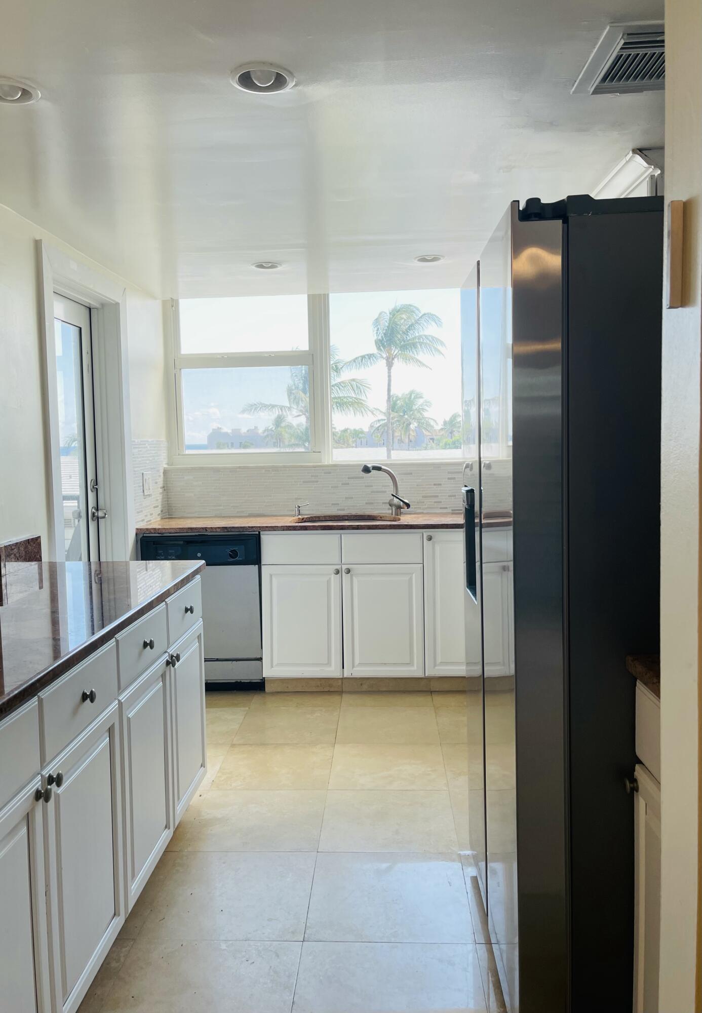 PORT DE MER CONDO - Residential Lease