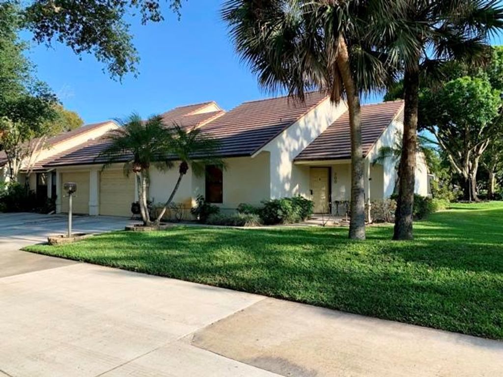 Photo of 700 Kintyre Terrace, Palm Beach Gardens, FL 33418 (MLS # R10708900)