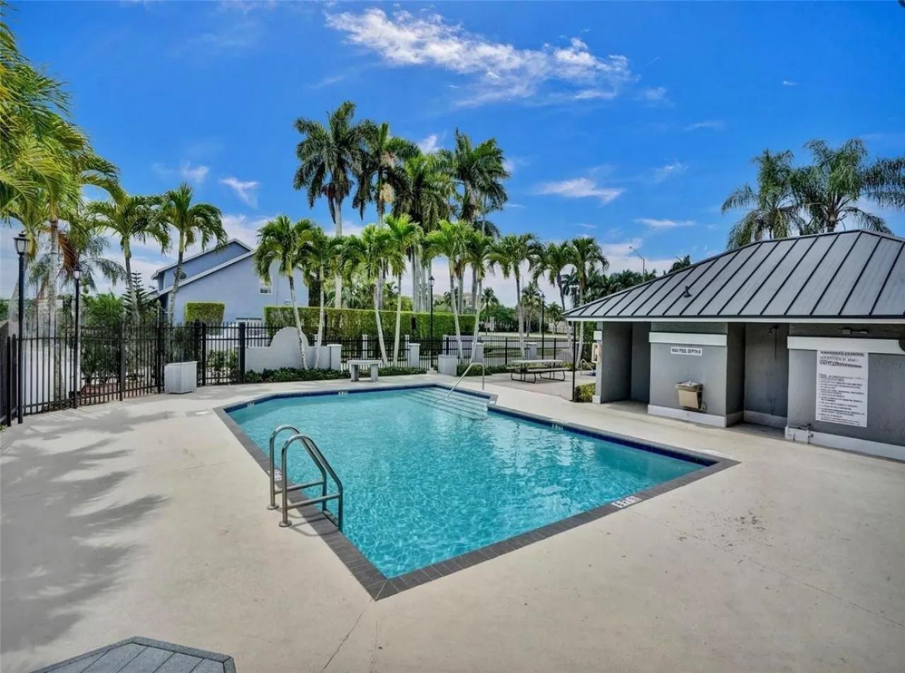 SAWGRASS ESTATES - Residential