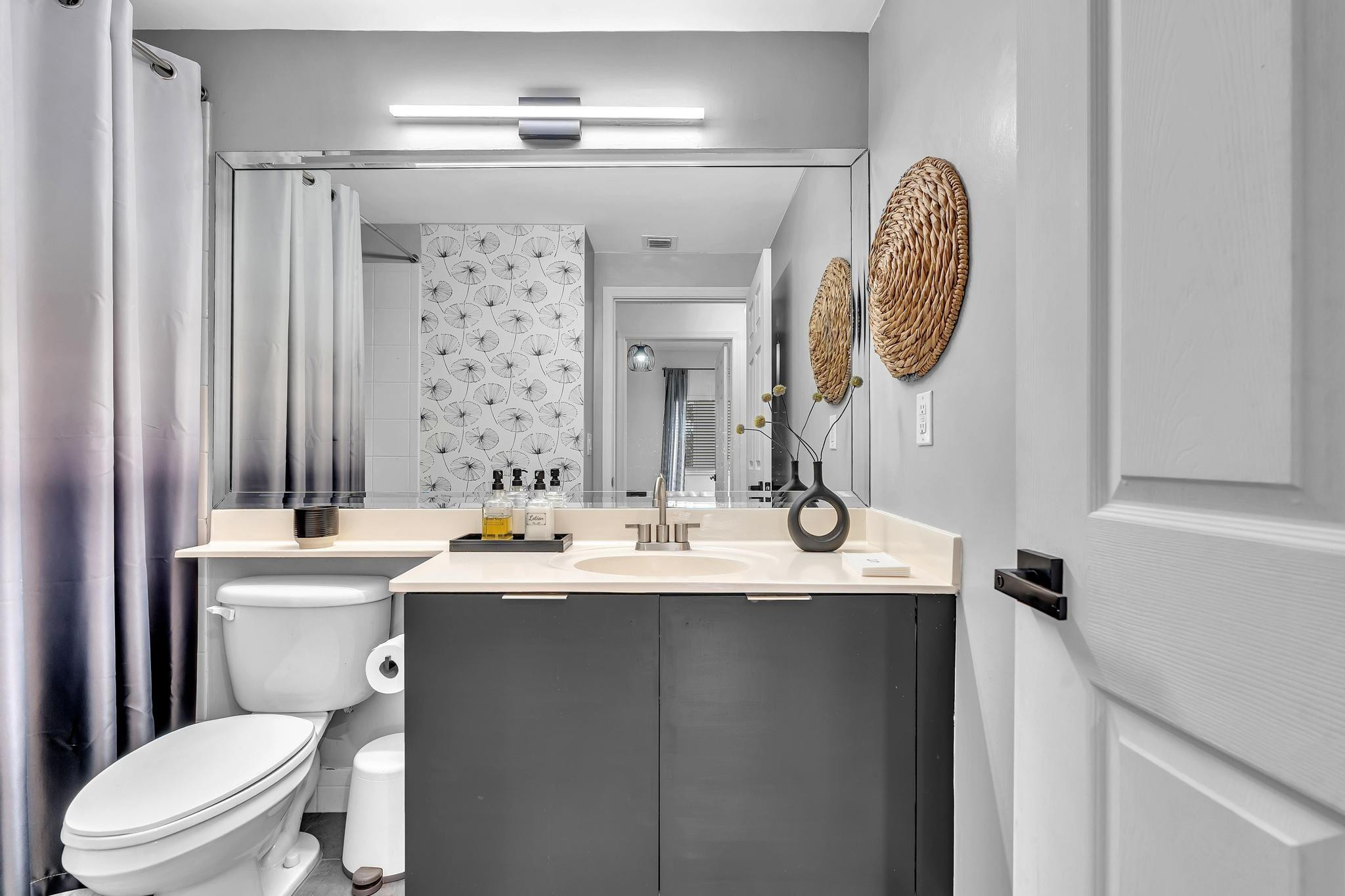 SOUTHAMPTON CONDOMINIUM J - Residential