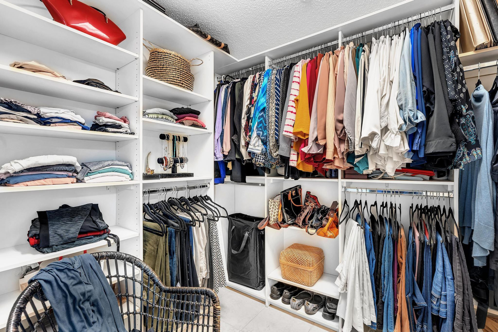 SOUTHAMPTON CONDOMINIUM J - Residential