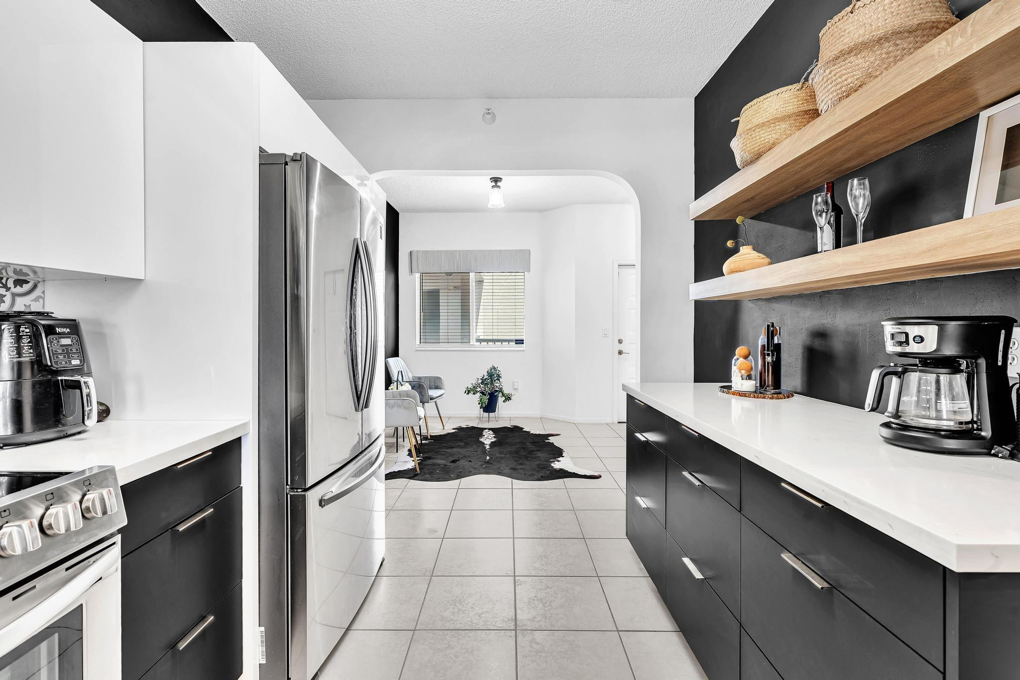 SOUTHAMPTON CONDOMINIUM J - Residential