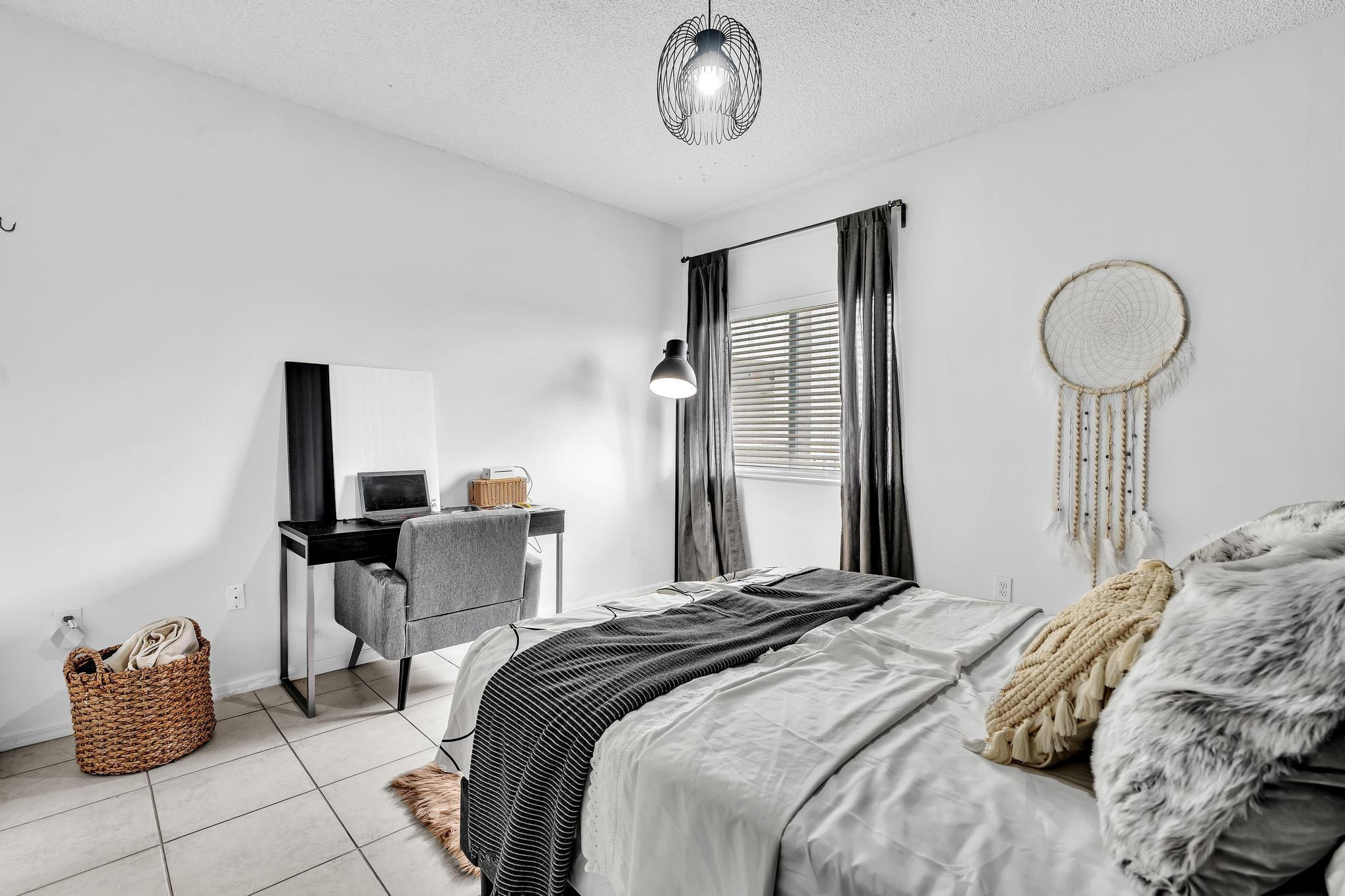 SOUTHAMPTON CONDOMINIUM J - Residential