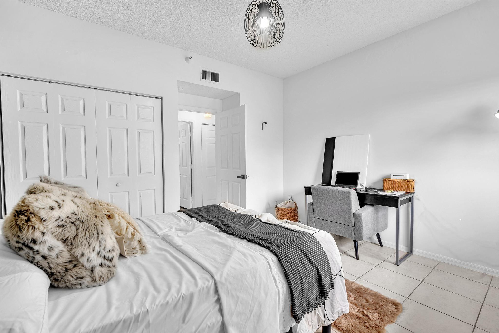 SOUTHAMPTON CONDOMINIUM J - Residential