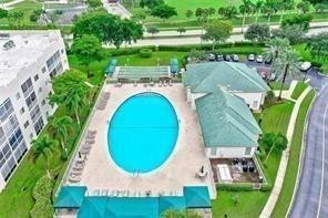 SOUTHAMPTON CONDOMINIUM J - Residential