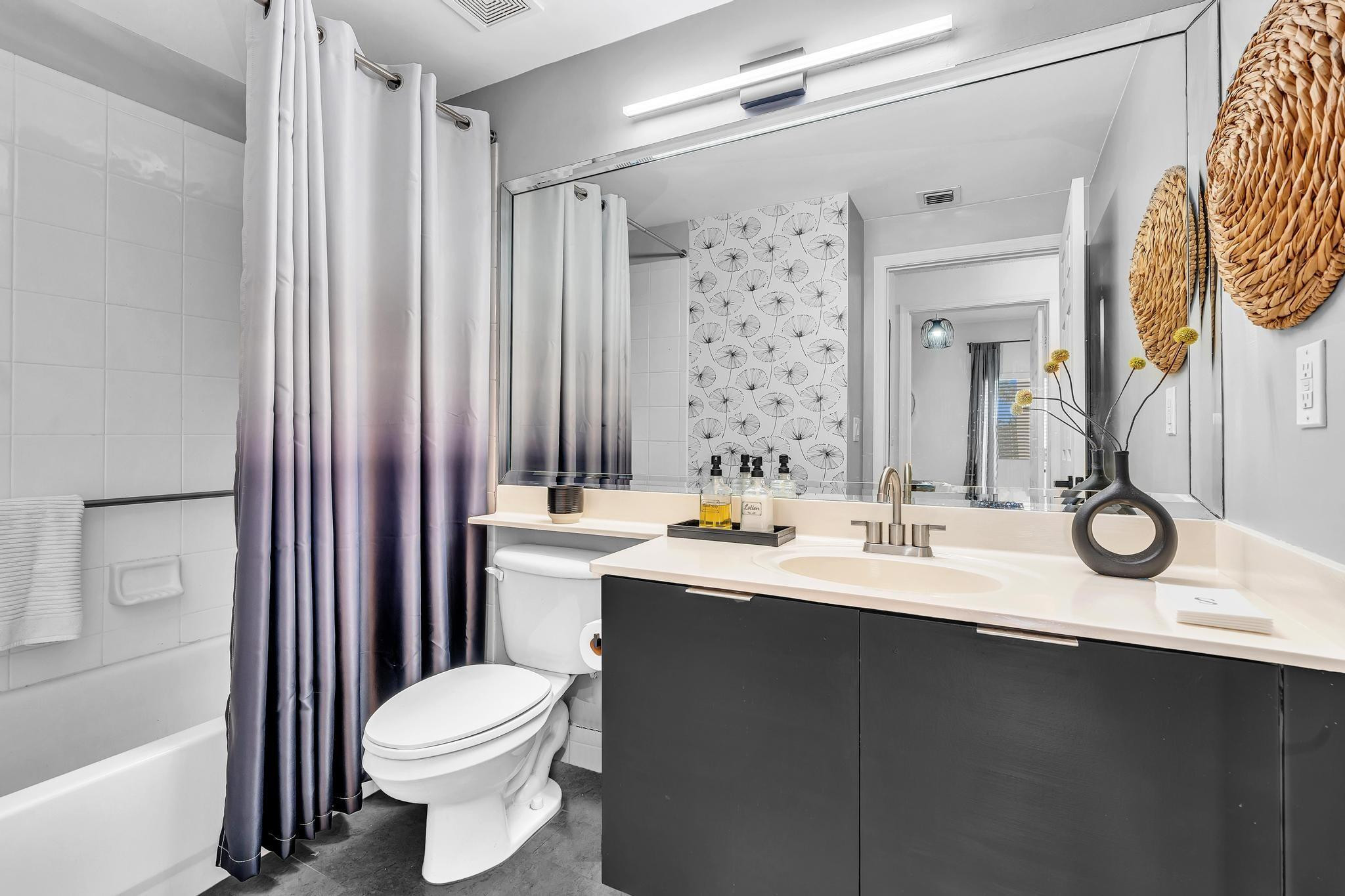 SOUTHAMPTON CONDOMINIUM J - Residential