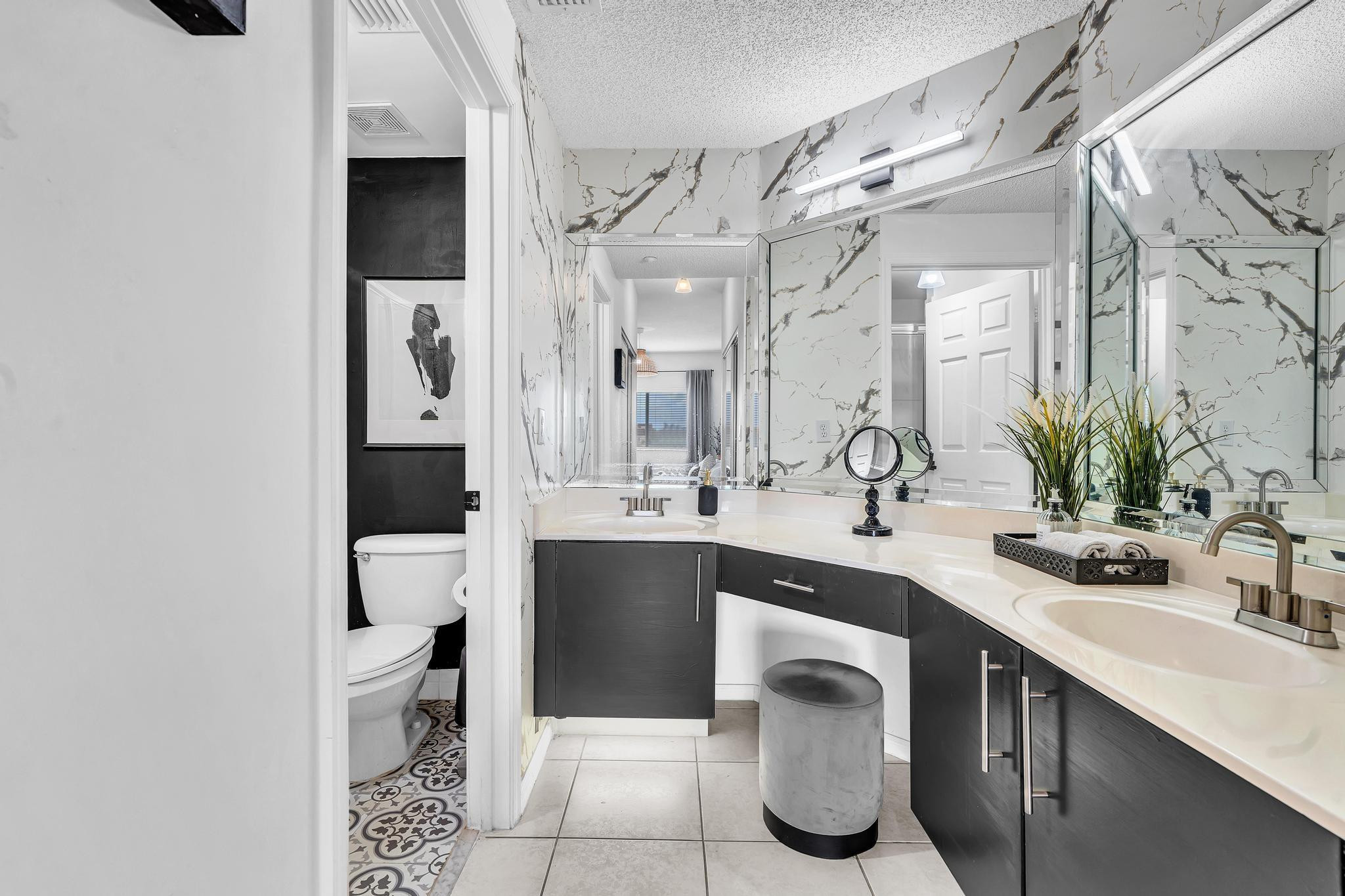 SOUTHAMPTON CONDOMINIUM J - Residential