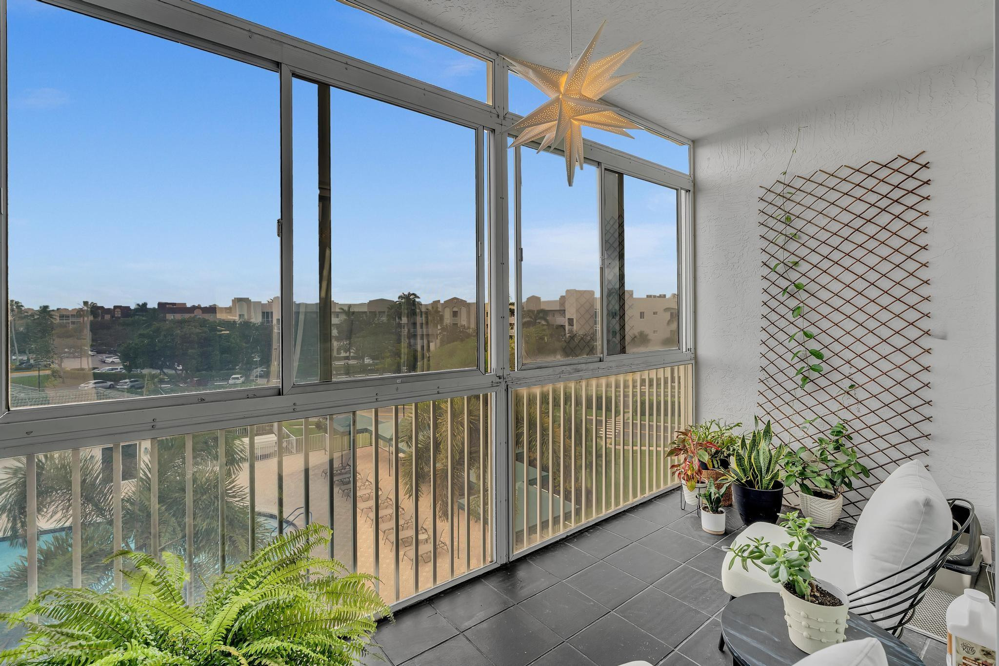 SOUTHAMPTON CONDOMINIUM J - Residential