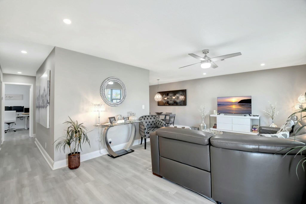 Photo of 1505 SW 20th Street, Boynton Beach, FL 33426 (MLS # R11063072)