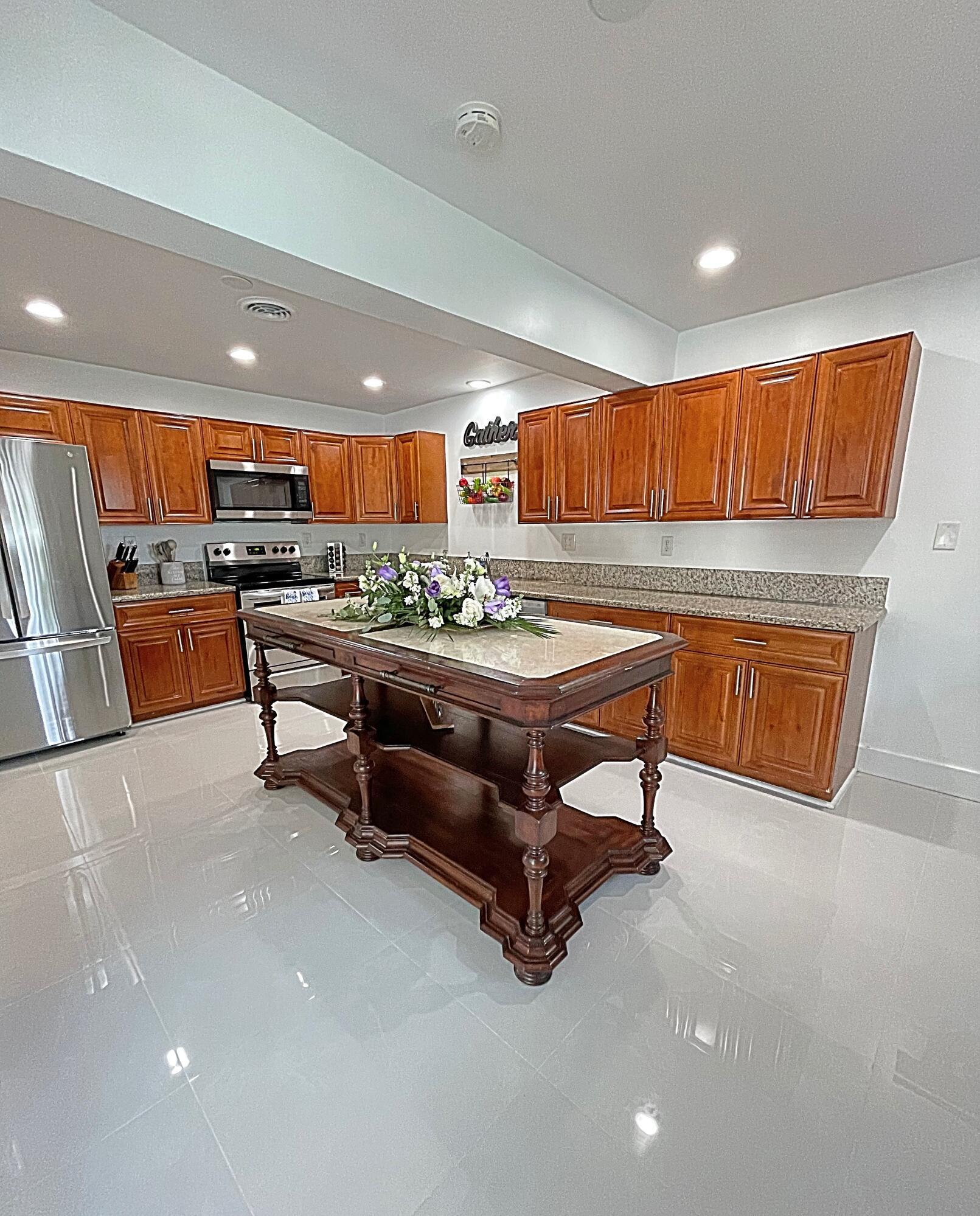 LAKE CLARKE MNR - Residential