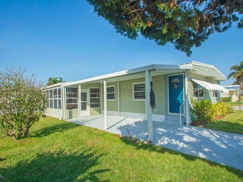 Property photo of 309 Ne Pinelake Village Boulevard, Jensen Beach, FL 34957