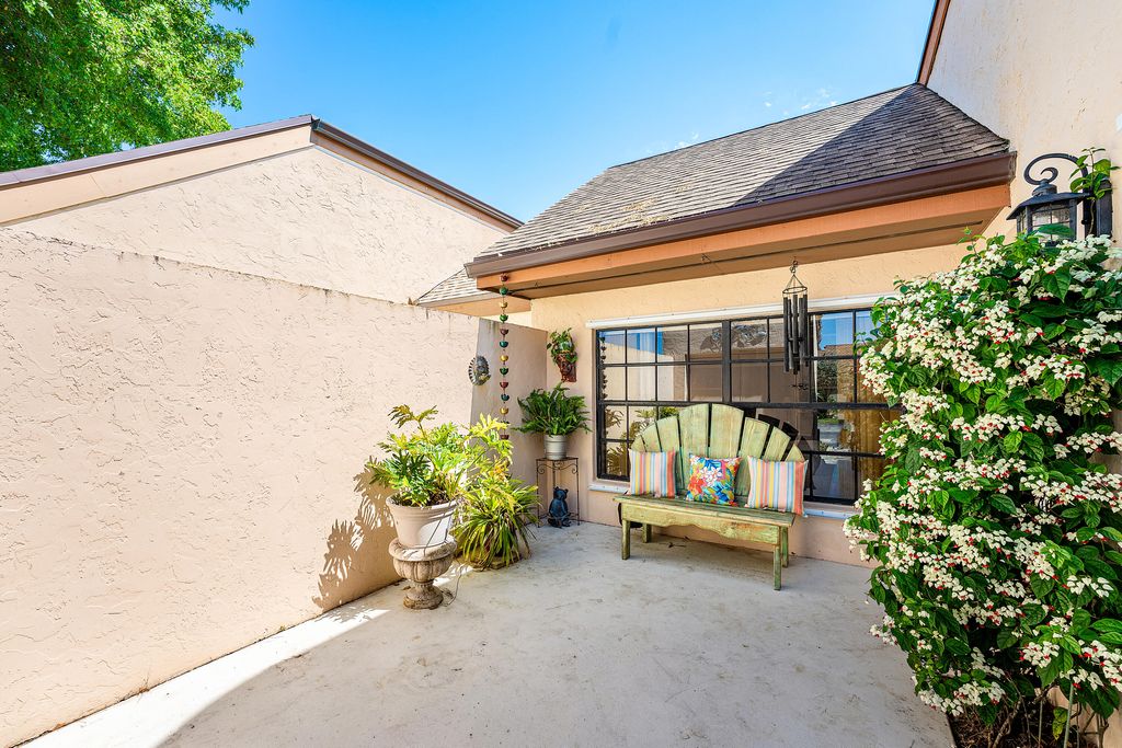 Photo of 5202 Tarregon Lane, Palm Beach Gardens, FL 33418 (MLS # B26026225)