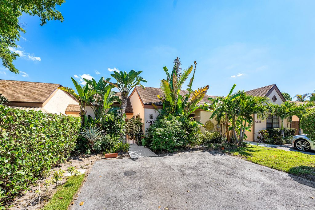 Photo of 5202 Tarregon Lane, Palm Beach Gardens, FL 33418 (MLS # B26026225)