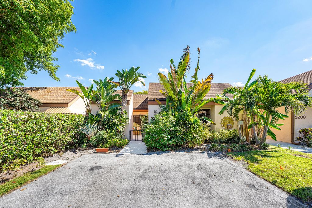 Photo of 5202 Tarregon Lane, Palm Beach Gardens, FL 33418 (MLS # B26026225)