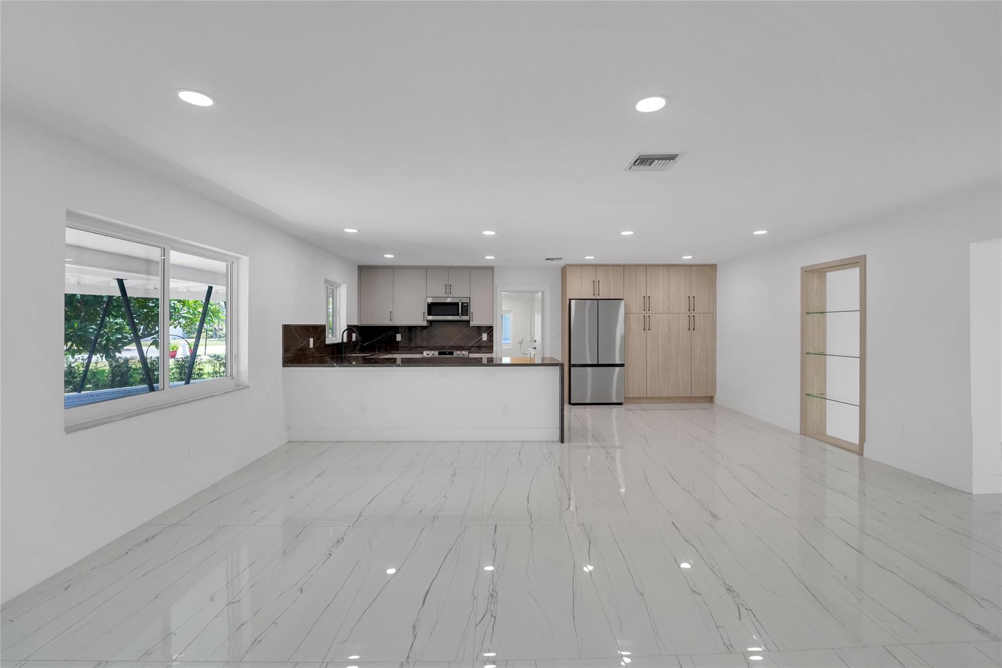121 SE 8th St