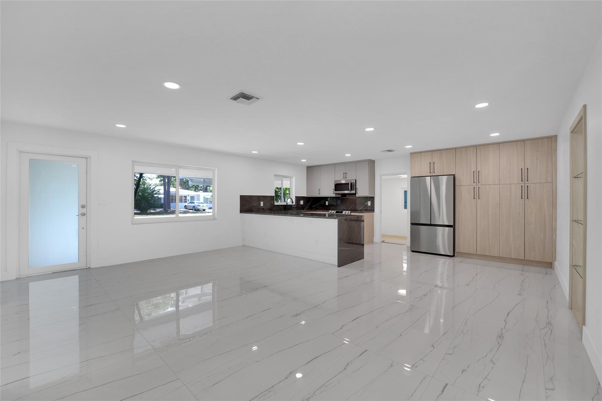 121 SE 8th St