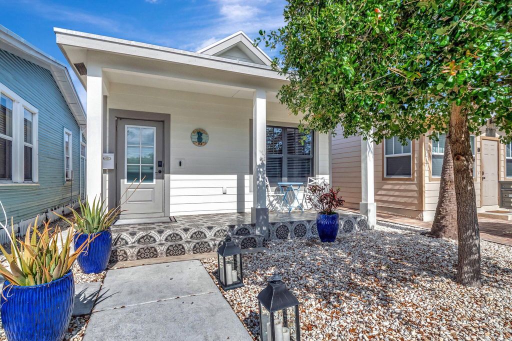 Photo of 113 S L Street, Lake Worth Beach, FL 33460 (MLS # R11084677)