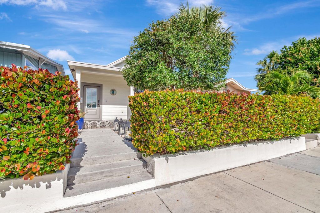 Photo of 113 S L Street, Lake Worth Beach, FL 33460 (MLS # R11084677)