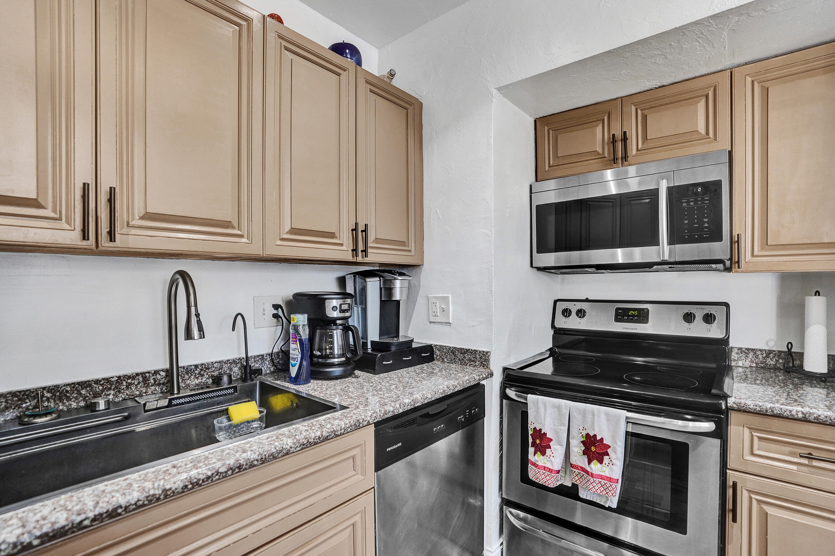 PALM SPRINGS VILLAGE 8 - Residential