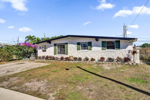 62 Barbados Drive Palm Springs FL 33461