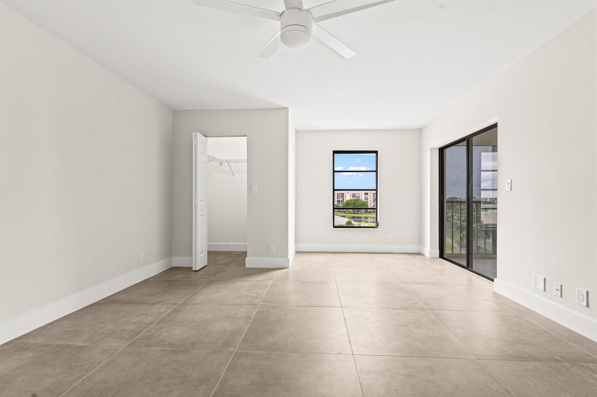 HUNTINGTON LAKES - Residential