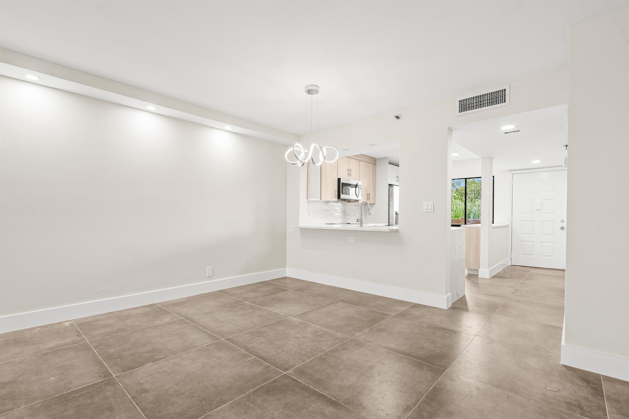 HUNTINGTON LAKES - Residential