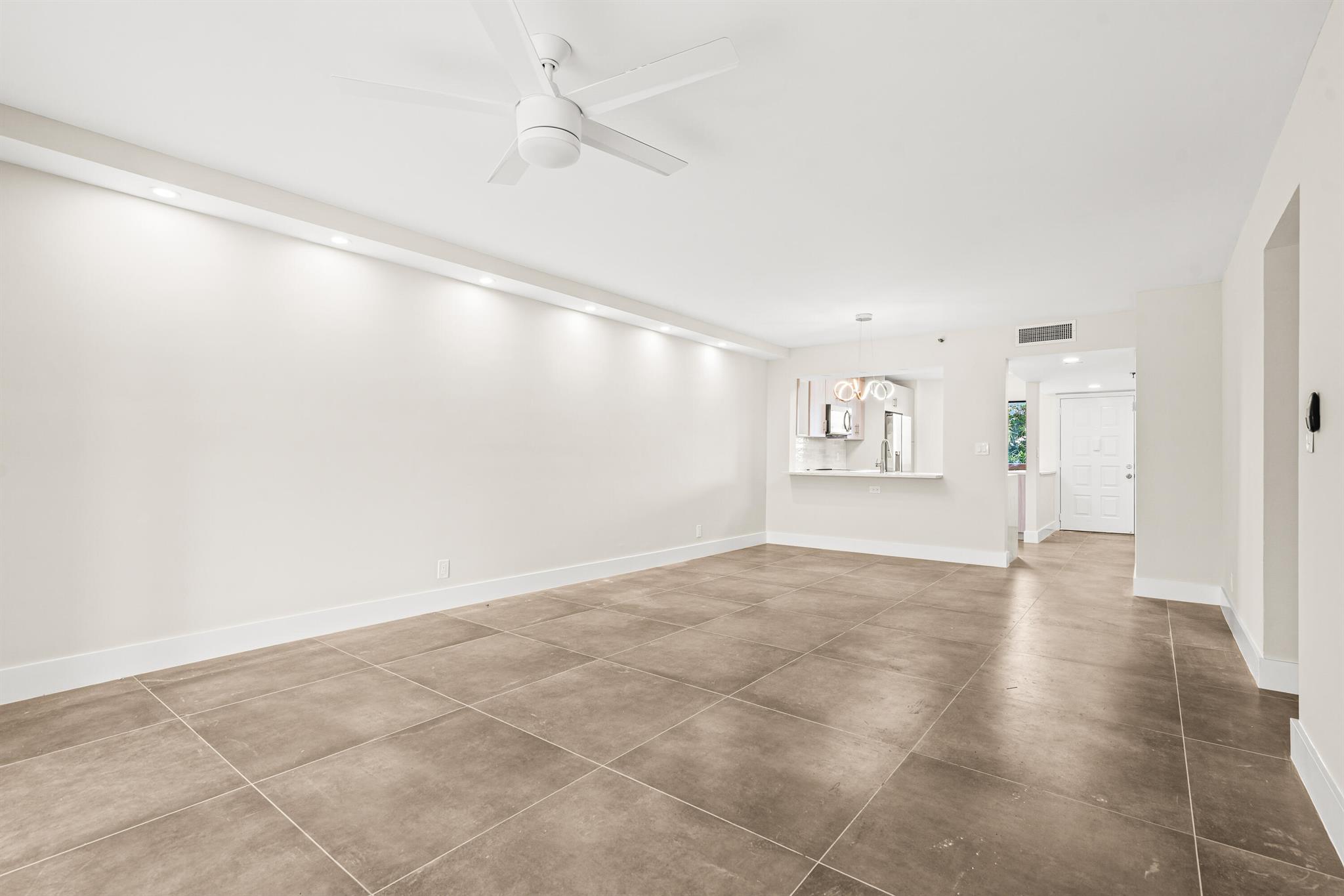 HUNTINGTON LAKES - Residential