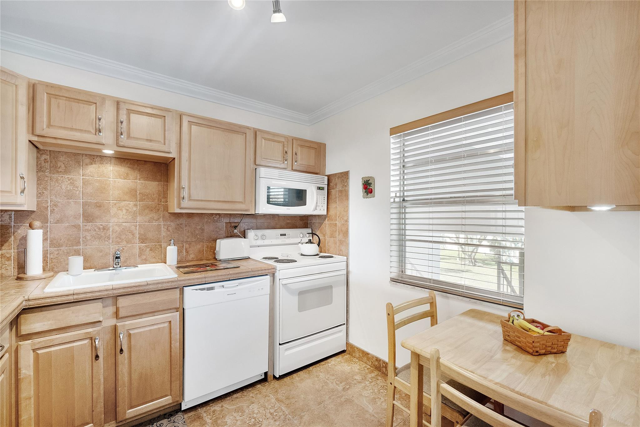 ORIOLE GOLF & TENNIS CLUB - Residential