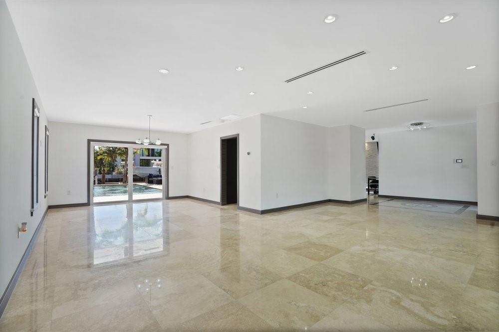 2130 NE 122nd Rd