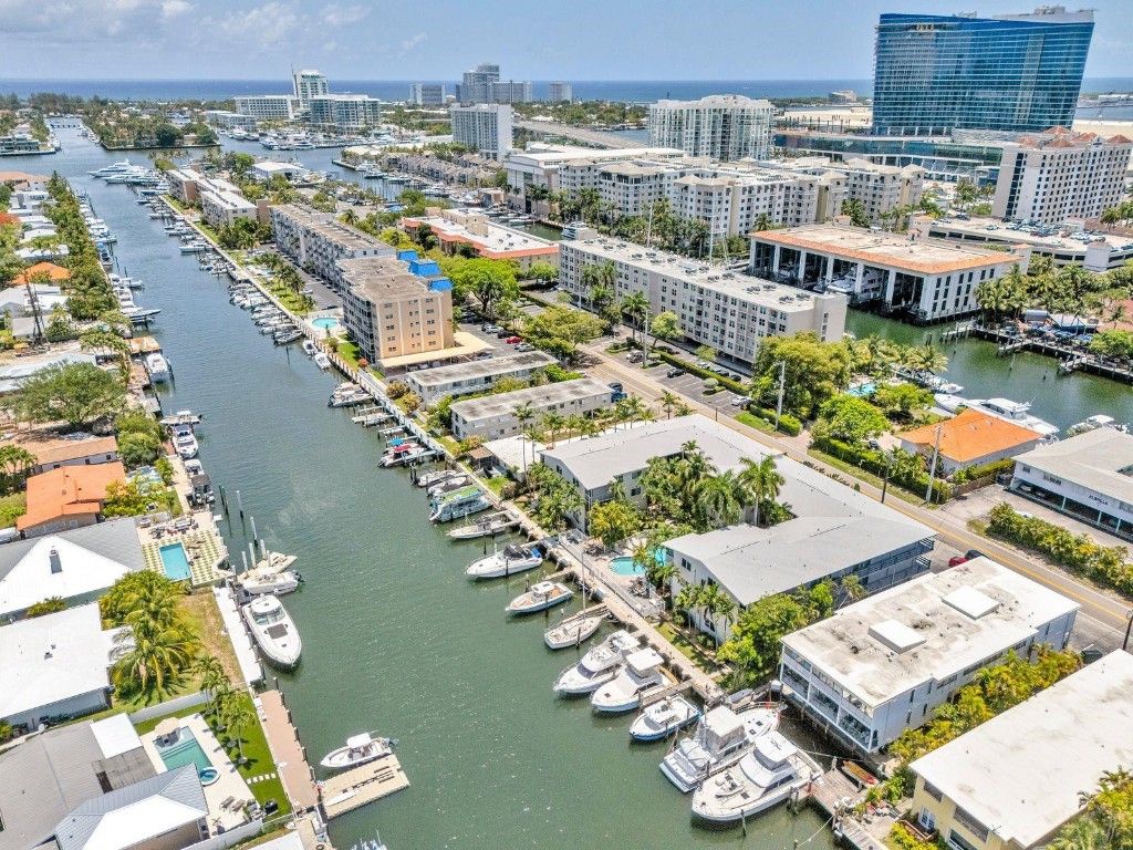 Photo of 1535 SE 15th Street #305, Fort Lauderdale, FL 33316 (MLS # F10515751)