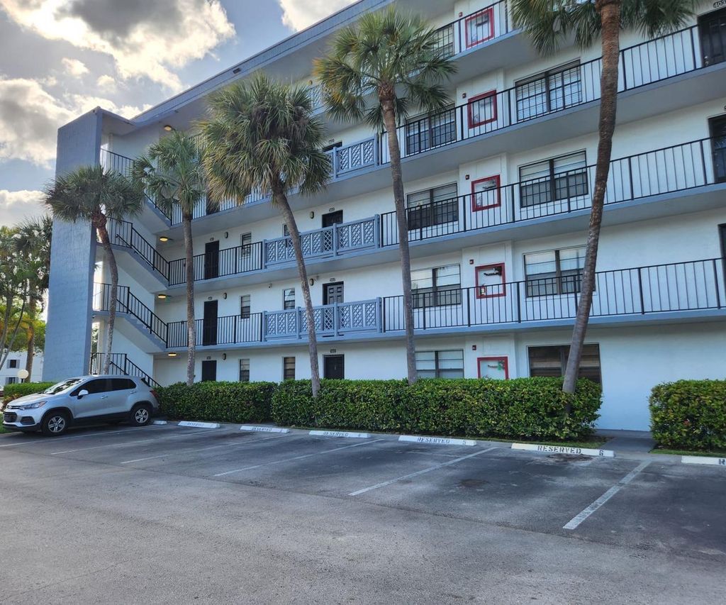 Photo of 9235 SW 8th 402 Street #402, Boca Raton, FL 33428 (MLS # R11091654)