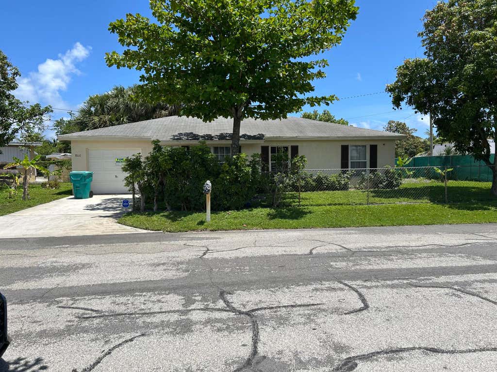 Photo of 806 NW 1ST Street, Boynton Beach, FL 33435 (MLS # B26060992)