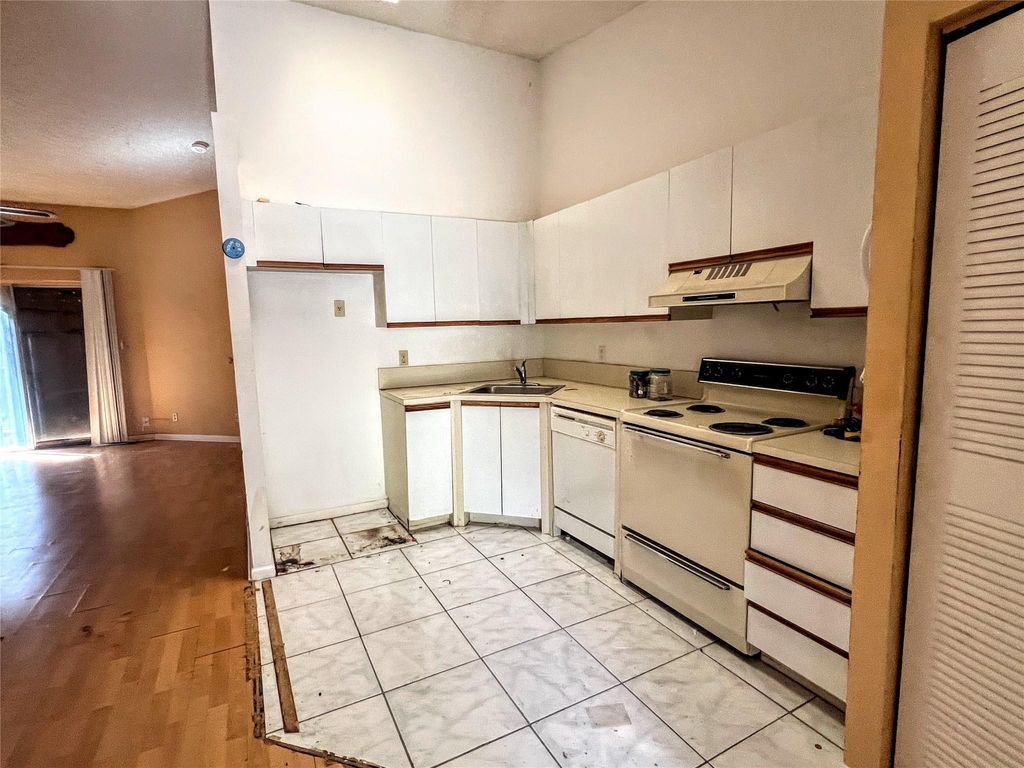 Photo of 608 NW 47th Street, Deerfield Beach, FL 33064 (MLS # F10496838)