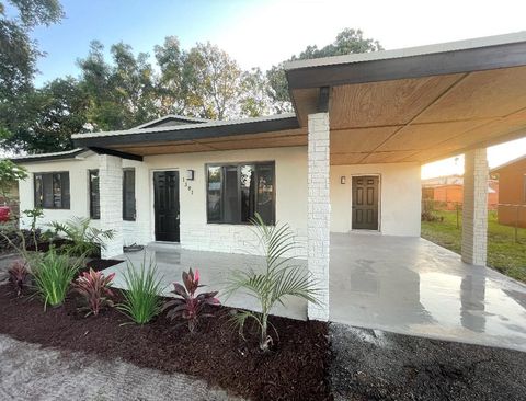 Single Family Residence in Lauderhill FL 1581 32nd Ave Ave.jpg