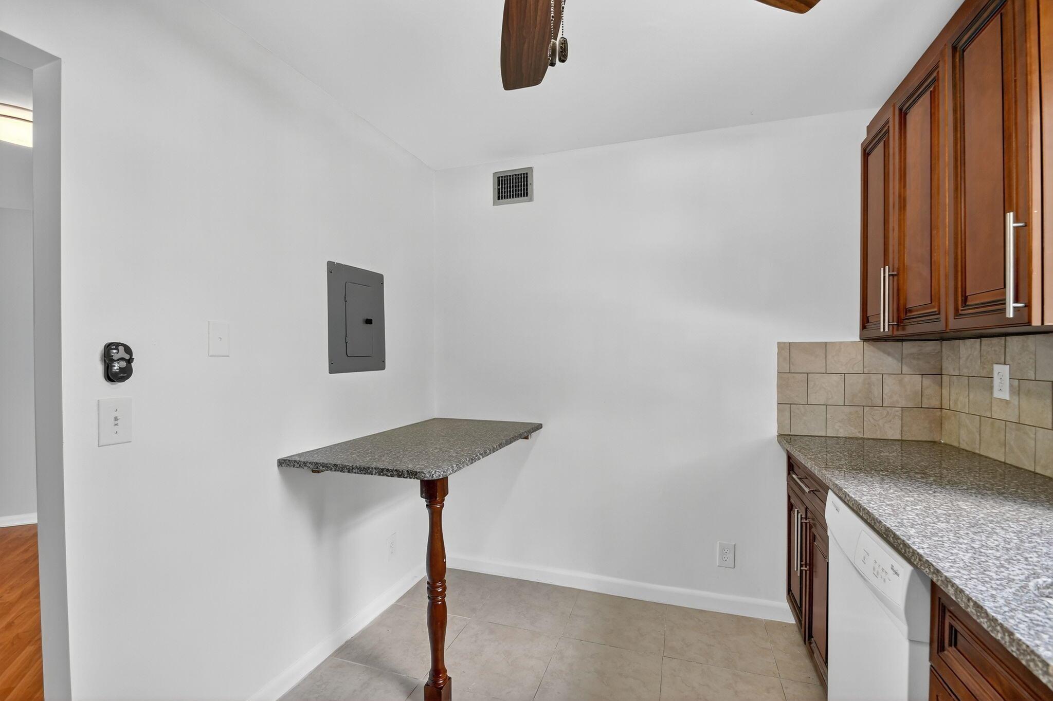 BANYAN SPRINGS/ROSEHILL C - Residential Lease