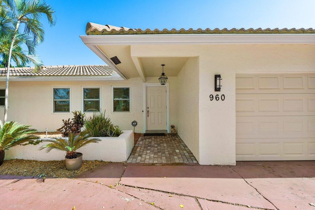 Photo of 960 SW 20th Street, Boca Raton, FL 33486 (MLS # R10992572)