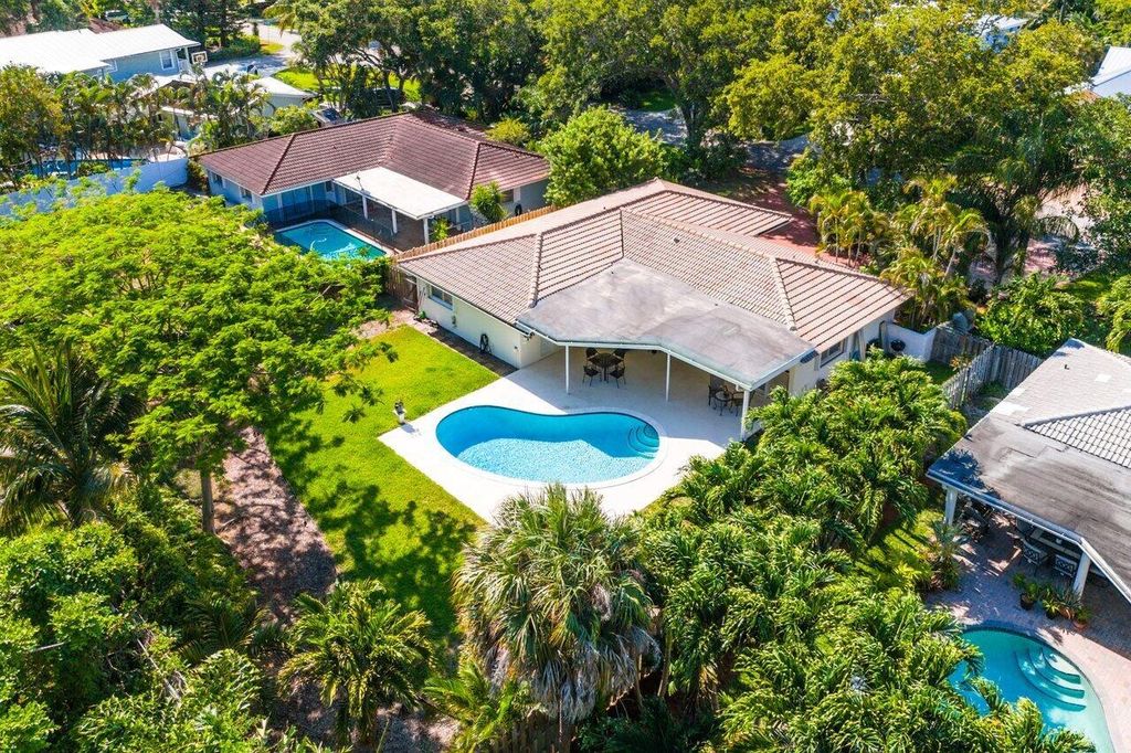 Photo of 960 SW 20th Street, Boca Raton, FL 33486 (MLS # R10992572)