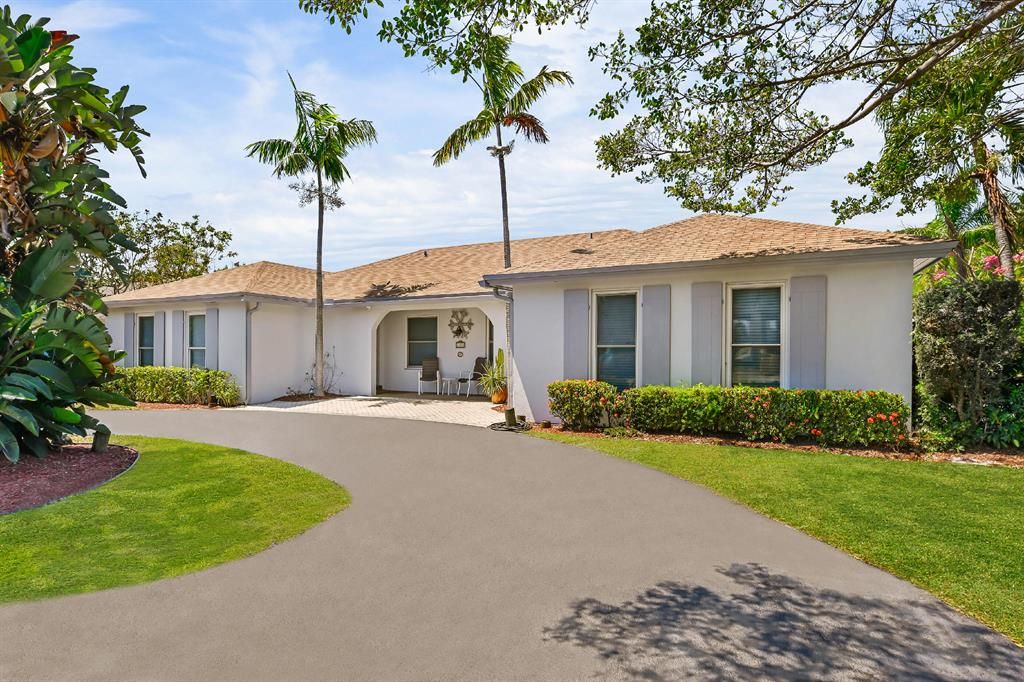 Photo of 2300 Spanish Trail, Delray Beach, FL 33483 (MLS # R10788029)