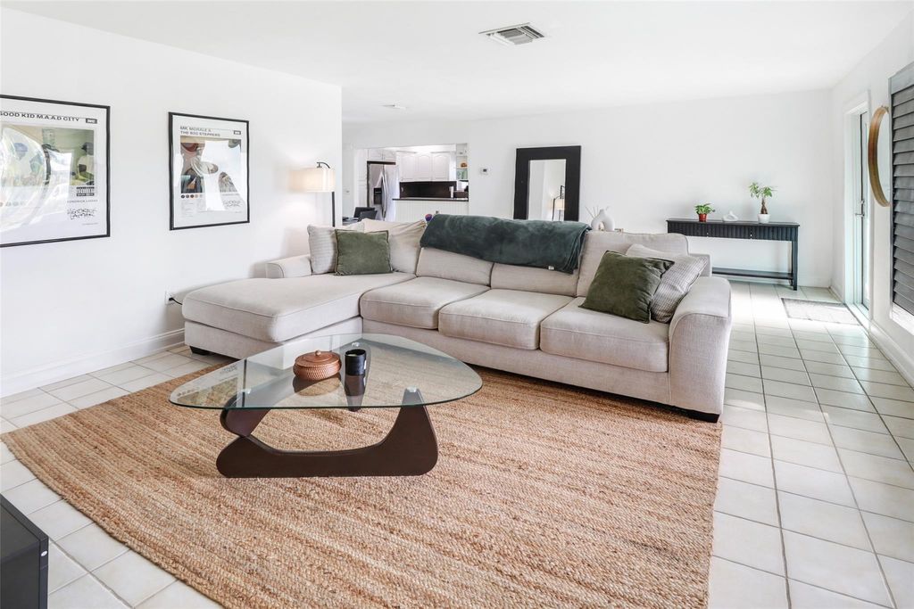 Photo of 4031 NE 15th Avenue, Oakland Park, FL 33334 (MLS # F10515040)