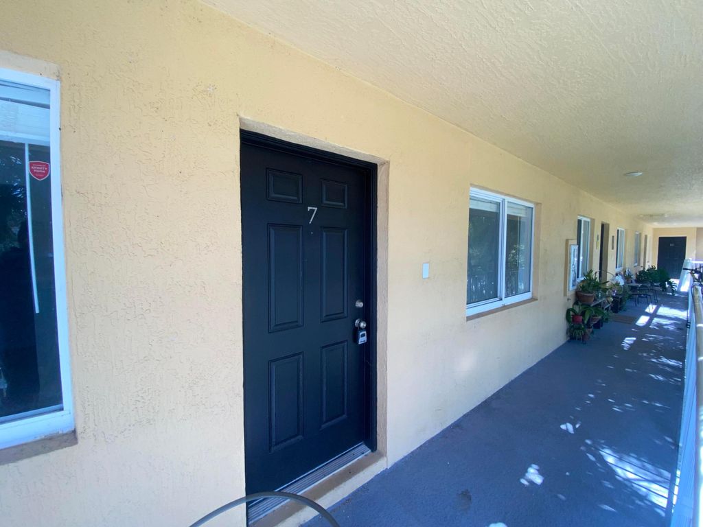 Photo of 1014 NE 9th Avenue #7, Delray Beach, FL 33483 (MLS # R10991612)