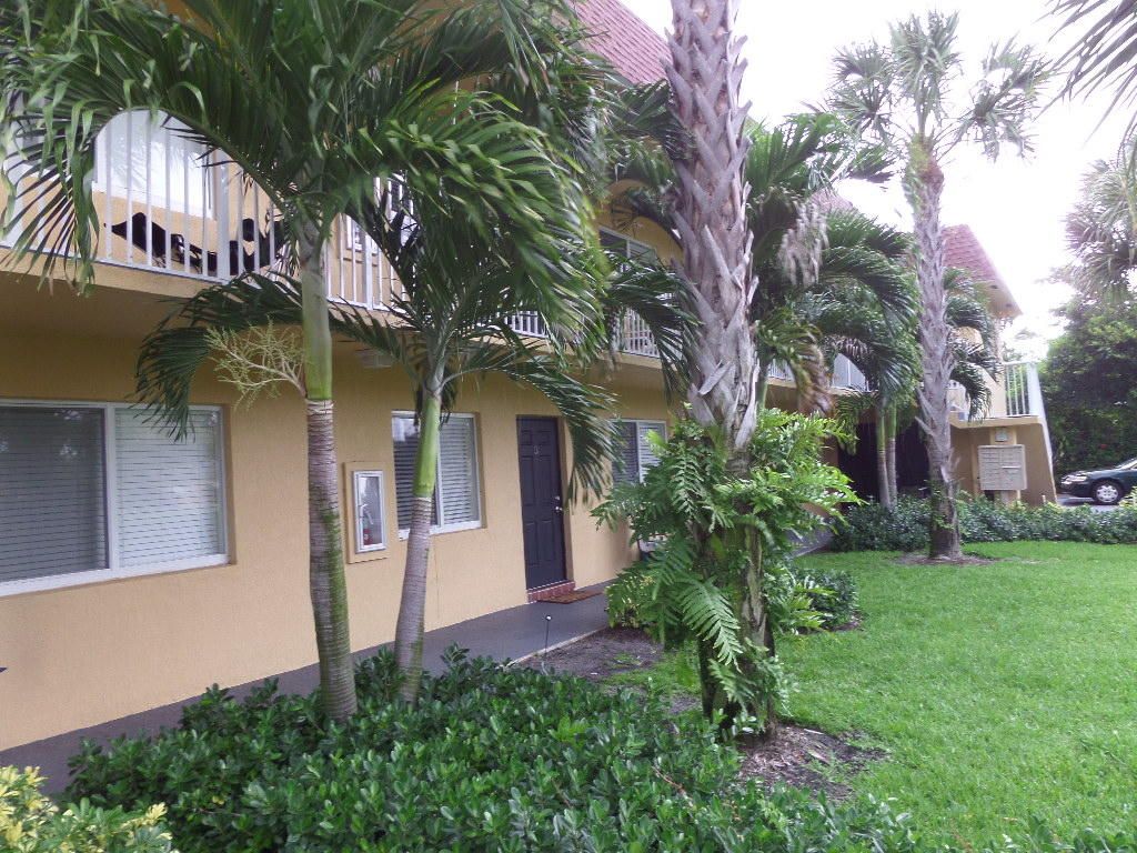 Photo of 1014 NE 9th Avenue #7, Delray Beach, FL 33483 (MLS # R10991612)