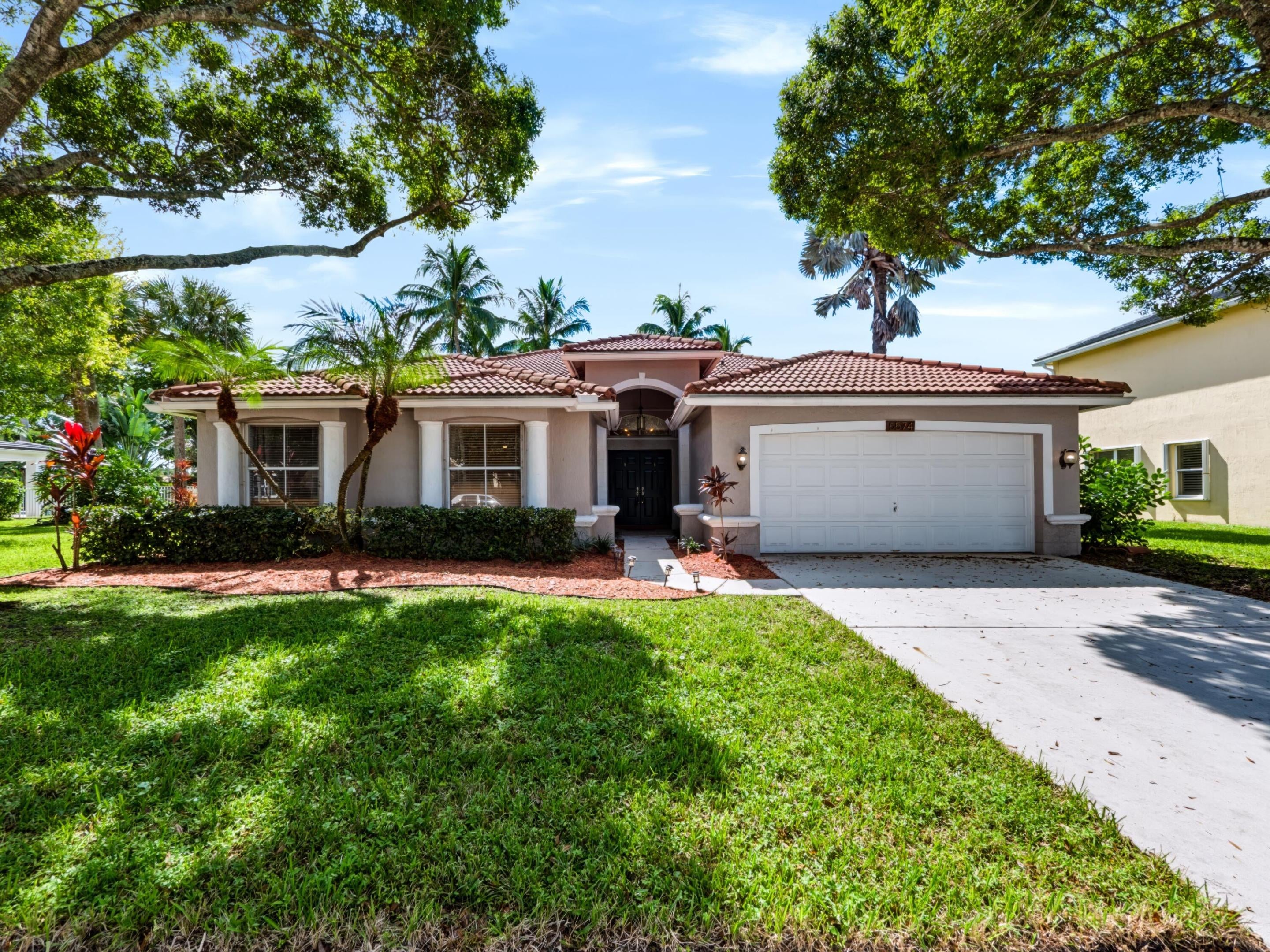 5574 Bermuda Dunes Circle
