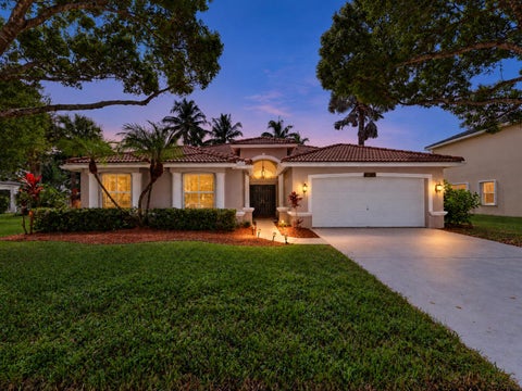 Photo of 5574 Bermuda Dunes Circle, Lake Worth, FL 33463 (MLS # B26086121)