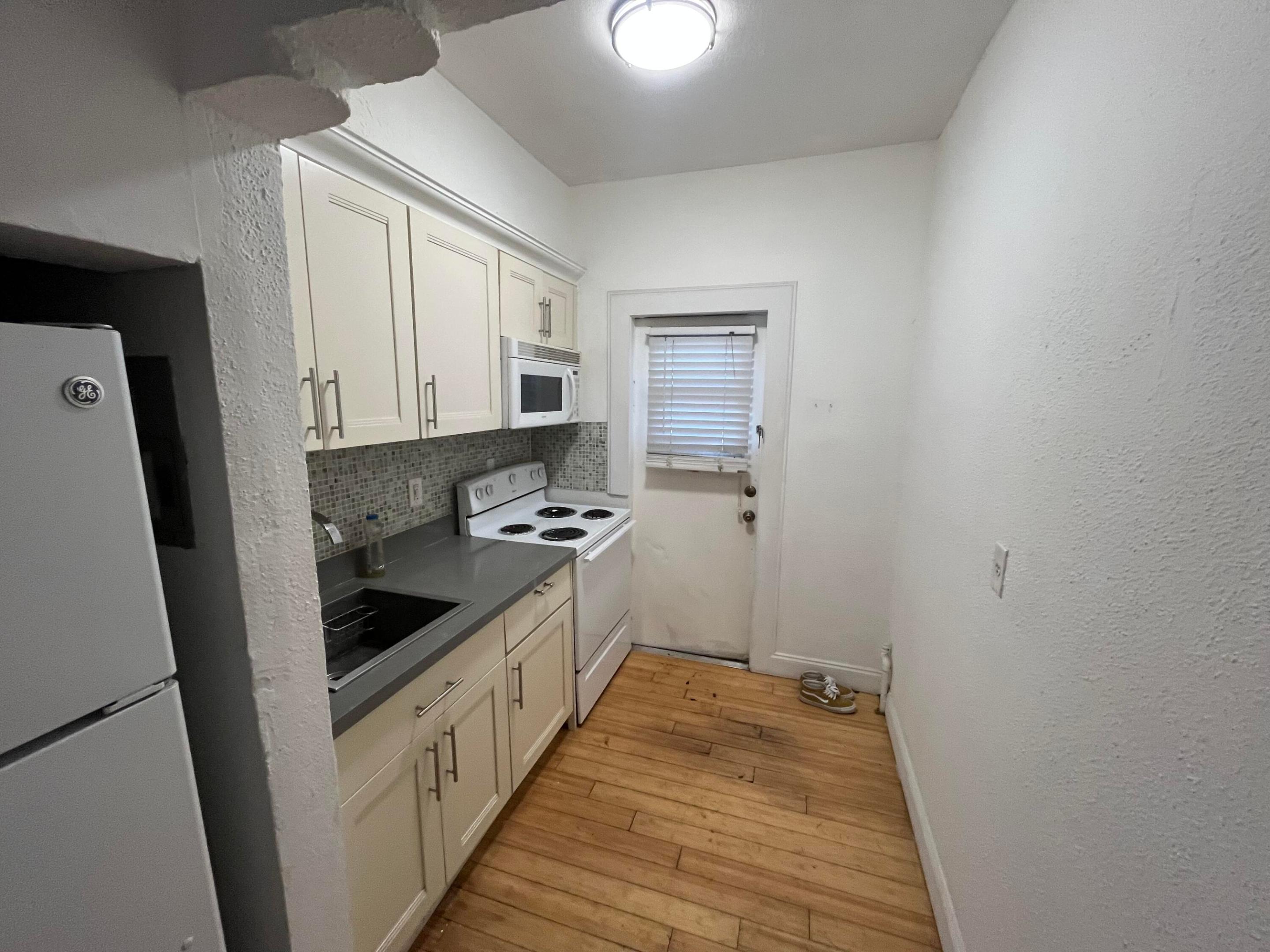 THE LOFTS AT ABBOTT CONDO - Residential Lease