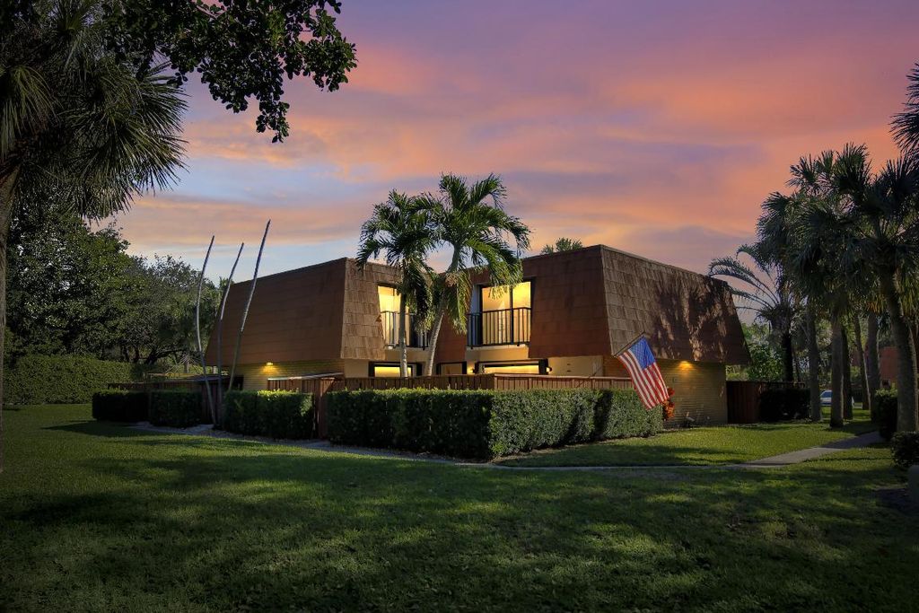 Photo of 408 Live Oak Lane, Boynton Beach, FL 33436 (MLS # R11156582)