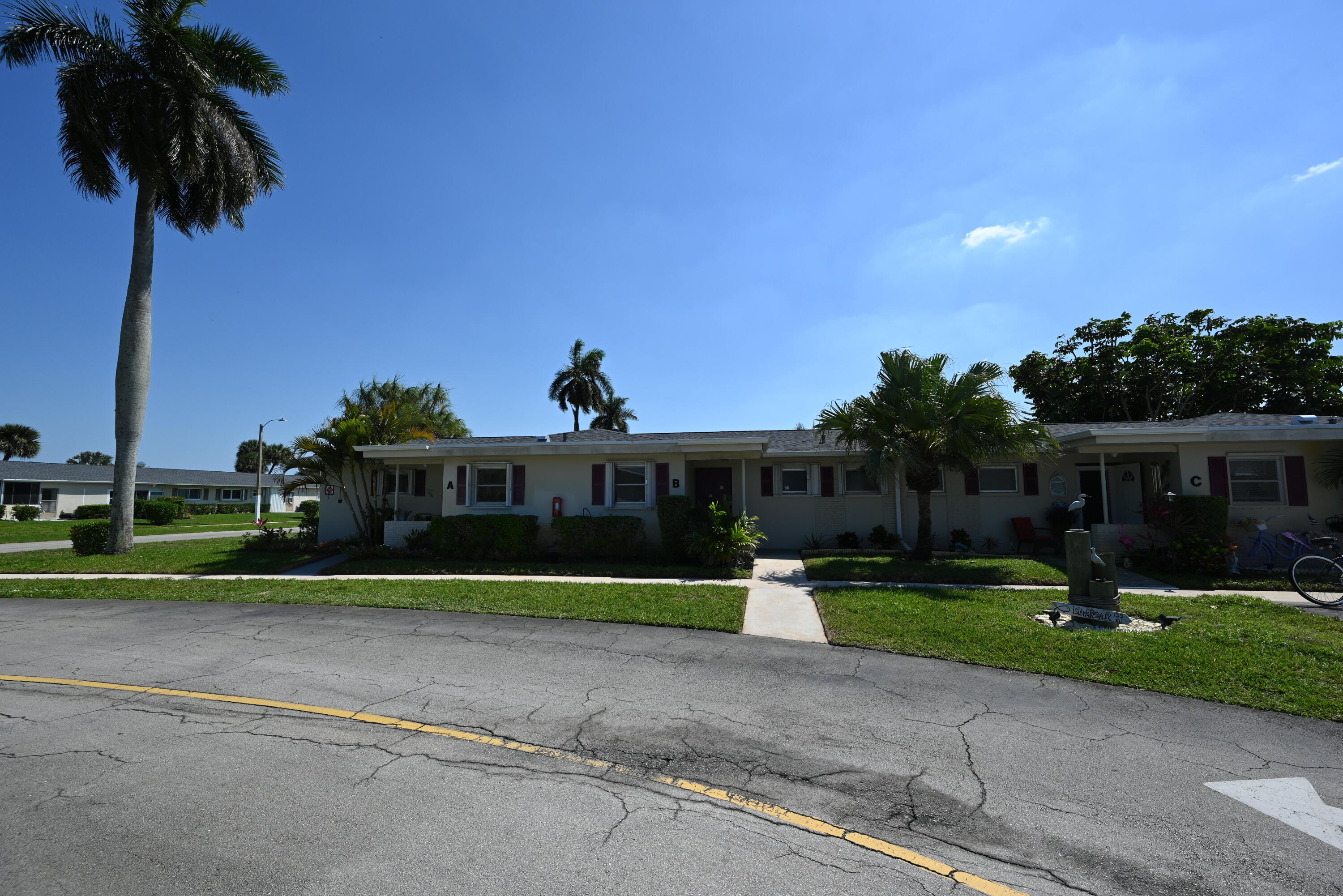 CRESTHAVEN VILLAS 12 CONDO - Residential