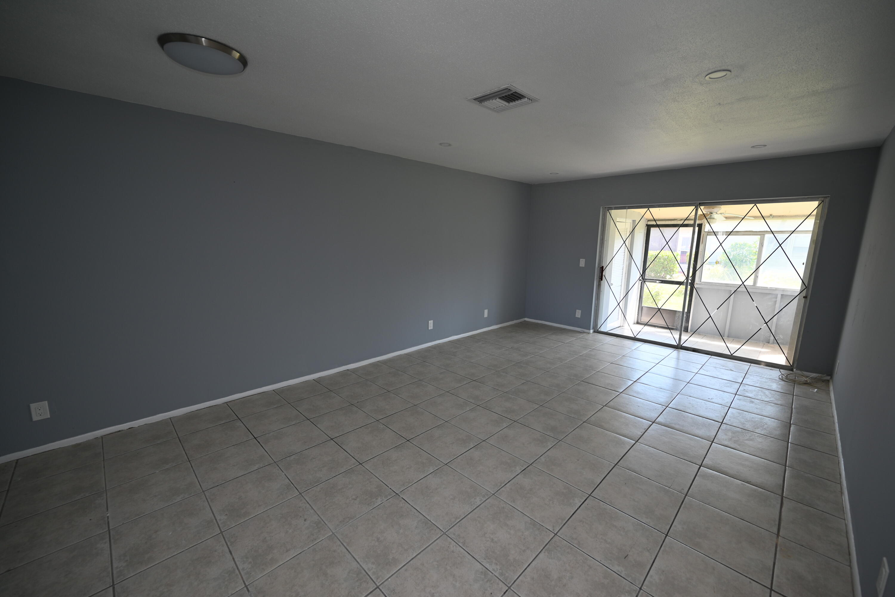 CRESTHAVEN VILLAS 12 CONDO - Residential