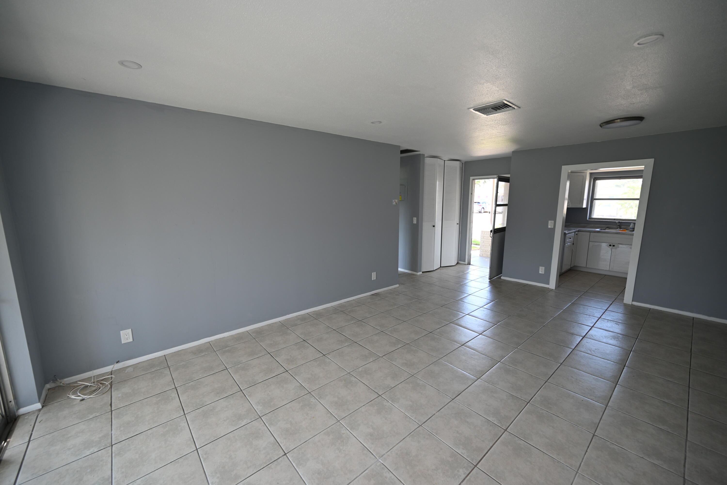 CRESTHAVEN VILLAS 12 CONDO - Residential